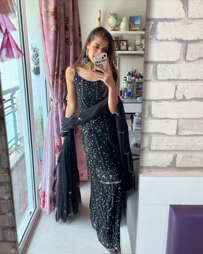 KD 1110 BY SAGAR IMPEX GEORGETTE WITH THREAD WORK SALWAR KAMEEZ WHOLESALER IN SURAT